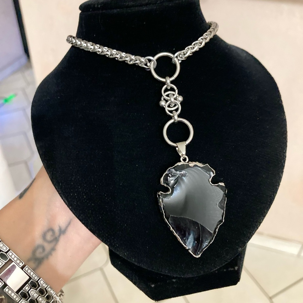 Black obsidian arrow on stainless steel maille celtic knot lariat Y necklace. - Picture 3 of 14